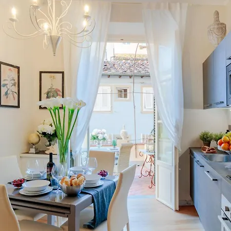 Casa Brumar, The Terrace Inside The Walls Of * Lucca